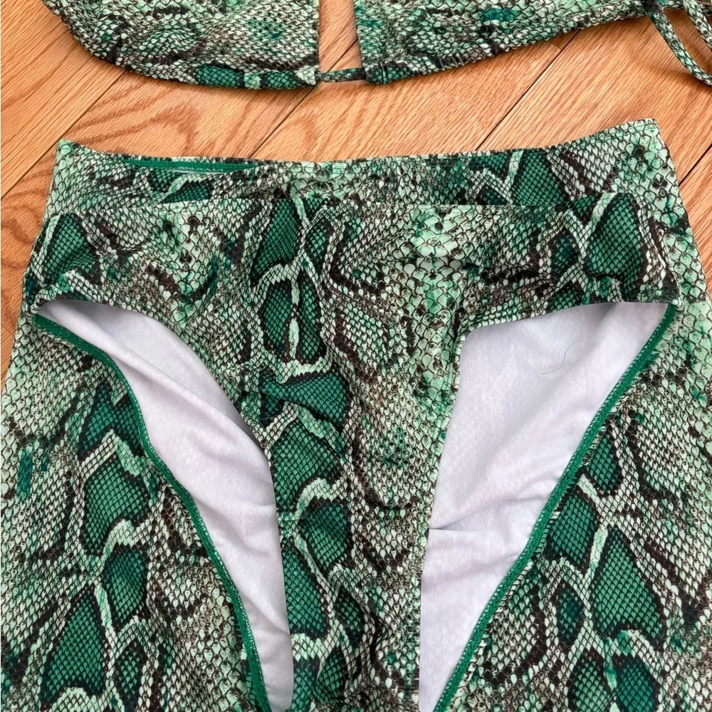 Green Snake-Print Bikini Set with Matching Skirt - Picture 6 of 11